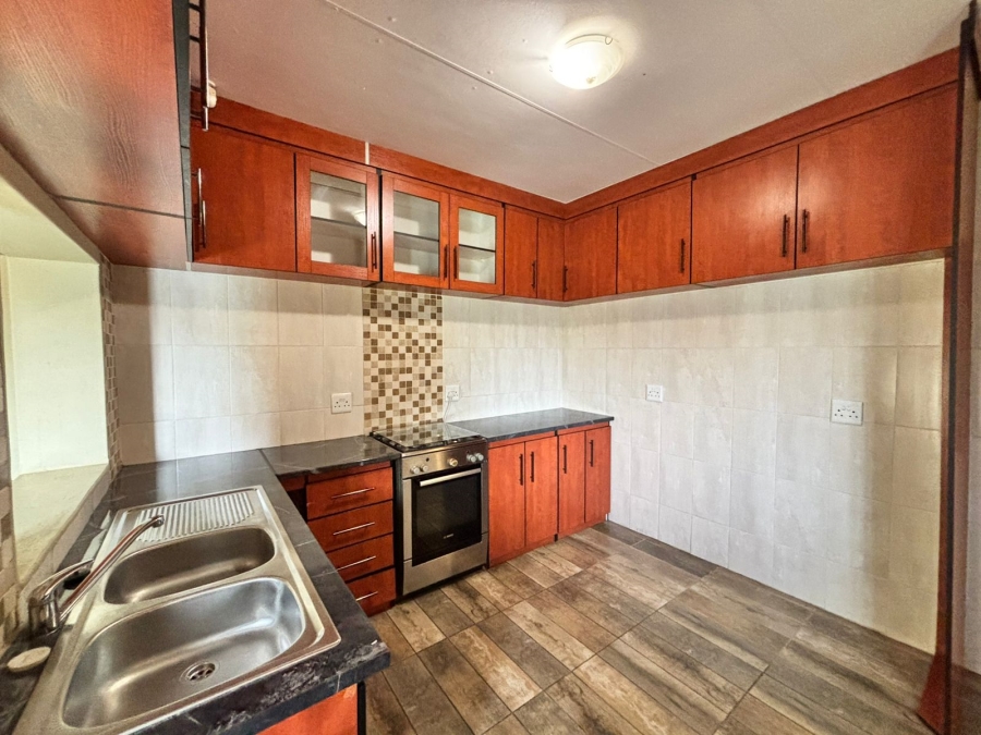 6 Bedroom Property for Sale in Flamwood North West